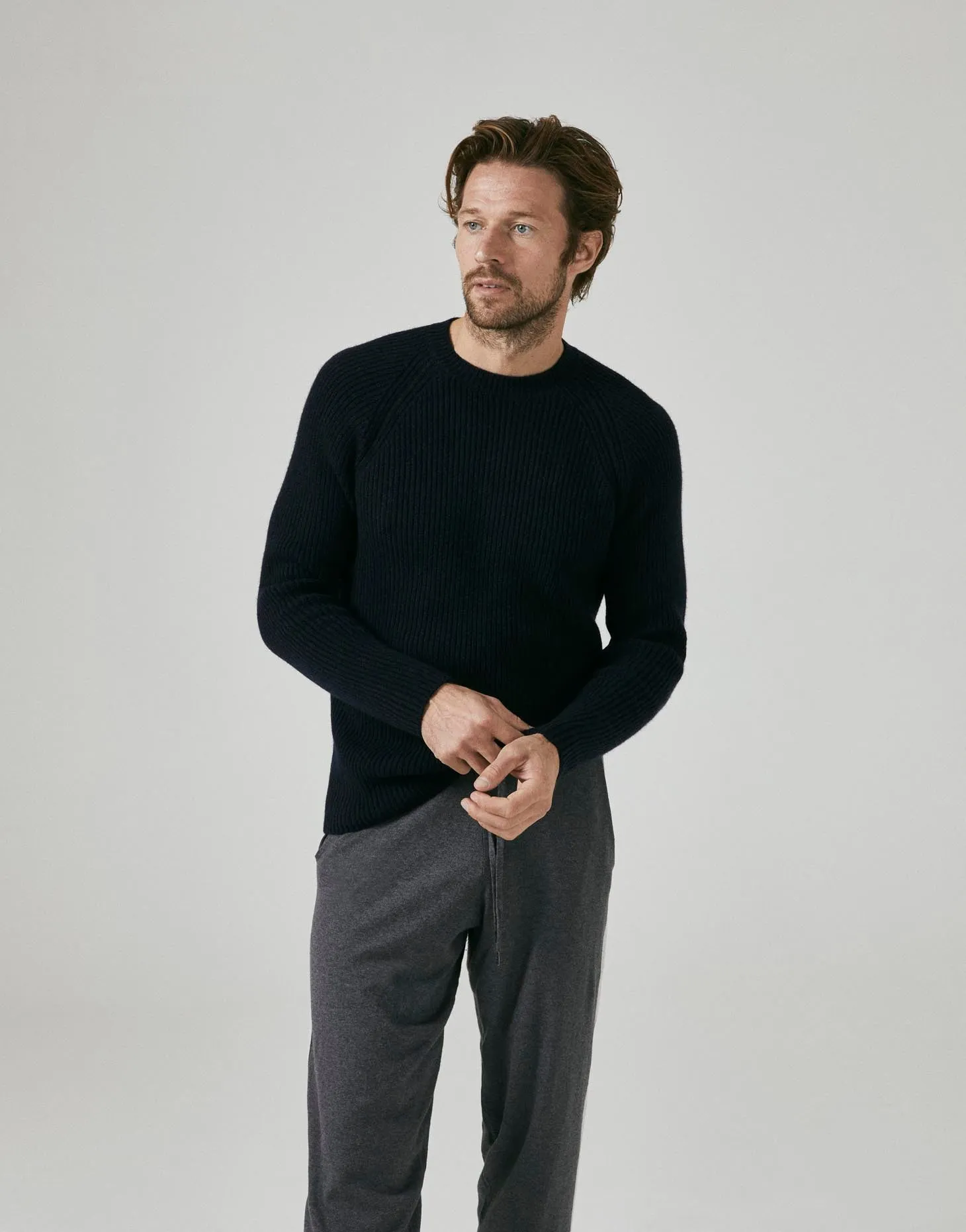 100% Cashmere ribbed crew sweater in Navy