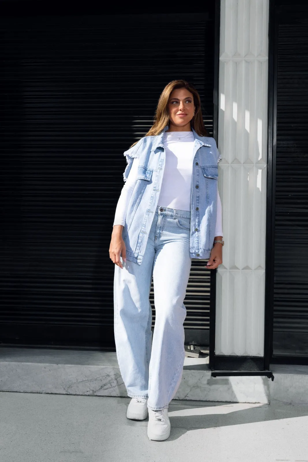 SLEEVELESS DENIM VEST-ICED